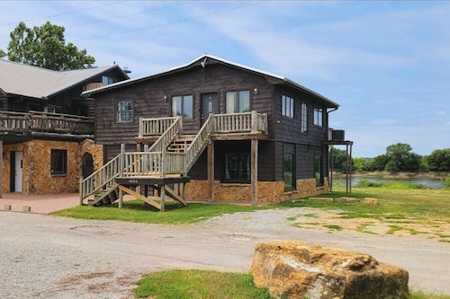 Waterfront Sunset Cabin w/ Patio & Firepit- 2 bdrm