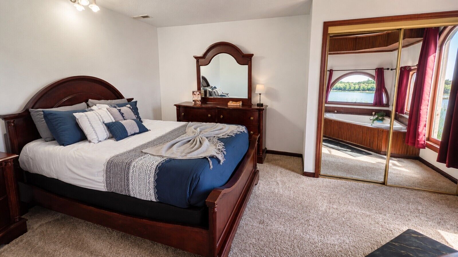 2 bedrooms, desk, iron/ironing board, travel cot