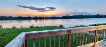 Riverfront Cabin w/ Jacuzzi View