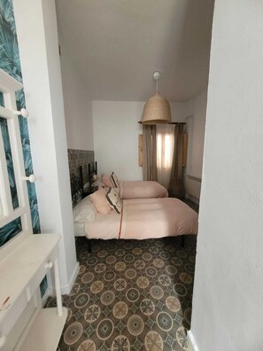 9 slaapkamers, een strijkplank/strijkijzer, wifi, beddengoed