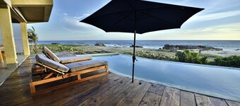 Utopia Suite del Mar: front beach Suite with an incredible view and fine design.