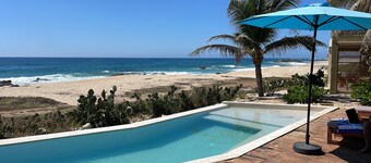 Utopia Tiny Front Beach House in the mangroves