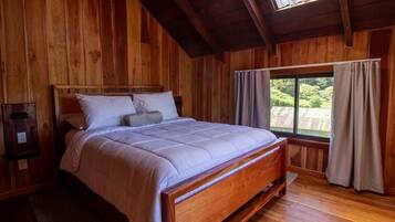 4 Schlafzimmer, Zimmersafe, Schreibtisch, Bügeleisen/Bügelbrett
