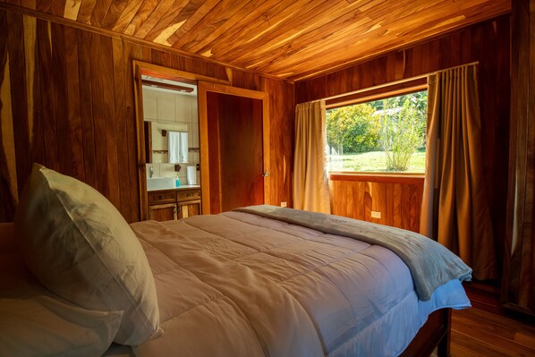 4 bedrooms, desk, iron/ironing board, travel crib