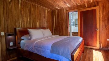 4 bedrooms, desk, iron/ironing board, travel crib