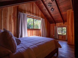 4 Schlafzimmer, Schreibtisch, Bügeleisen/Bügelbrett, Reisekinderbett