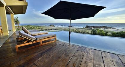 Casa UtopiAmar: stunning front beach house in Oaxaca