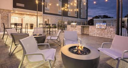 Everhome Suites Lexington - Horse Park
