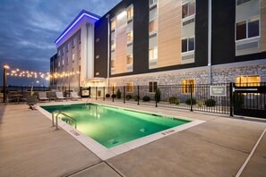 Pool - Everhome Suites Lexington - Horse Park (Lexington)