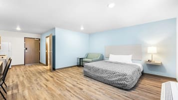 Suite, 1 King Bed with Sofa bed, Accessible, Non Smoking | Desk, laptop workspace, free WiFi, bed sheets