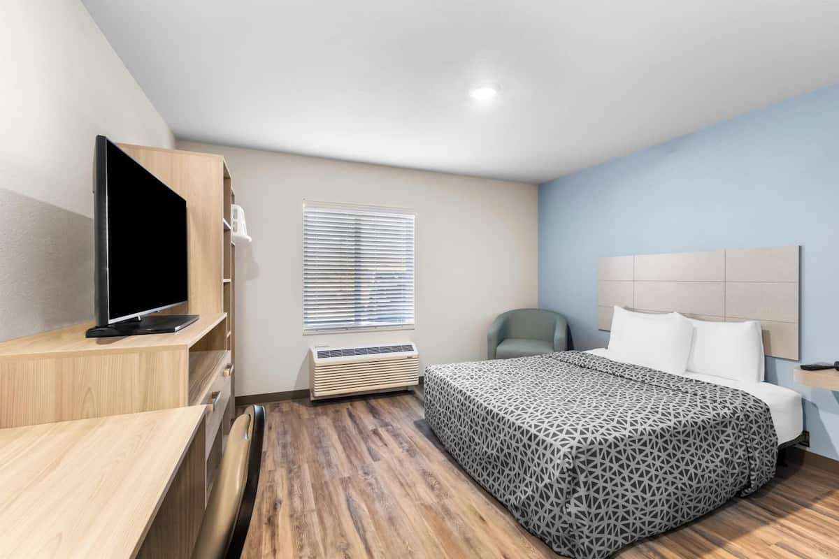 Desk, laptop workspace, free WiFi, bed sheets