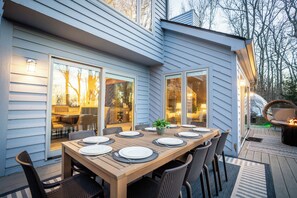 Outdoor dining - Luxury Designer Home, Dome and Top amenities (Roseland)
