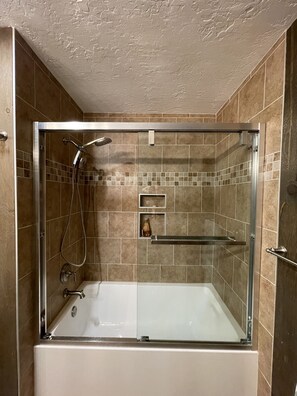 Hair dryer, towels, soap, shampoo - Spacious get away cabin in Mineral, minutes from Lassen south entrance (Mineral)
