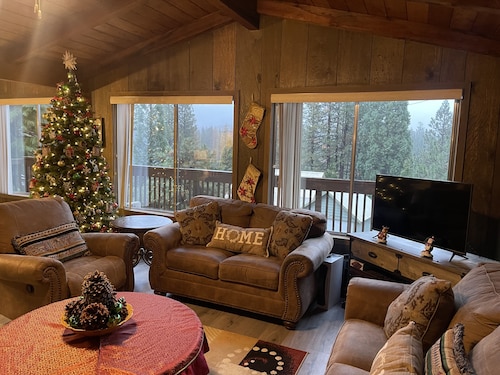 Spacious get away cabin in Mineral, minutes from Lassen south entrance