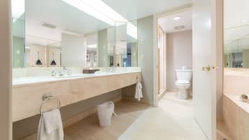 Apartment | Bathroom