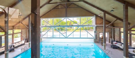 실내 수영장, 야외 수영장