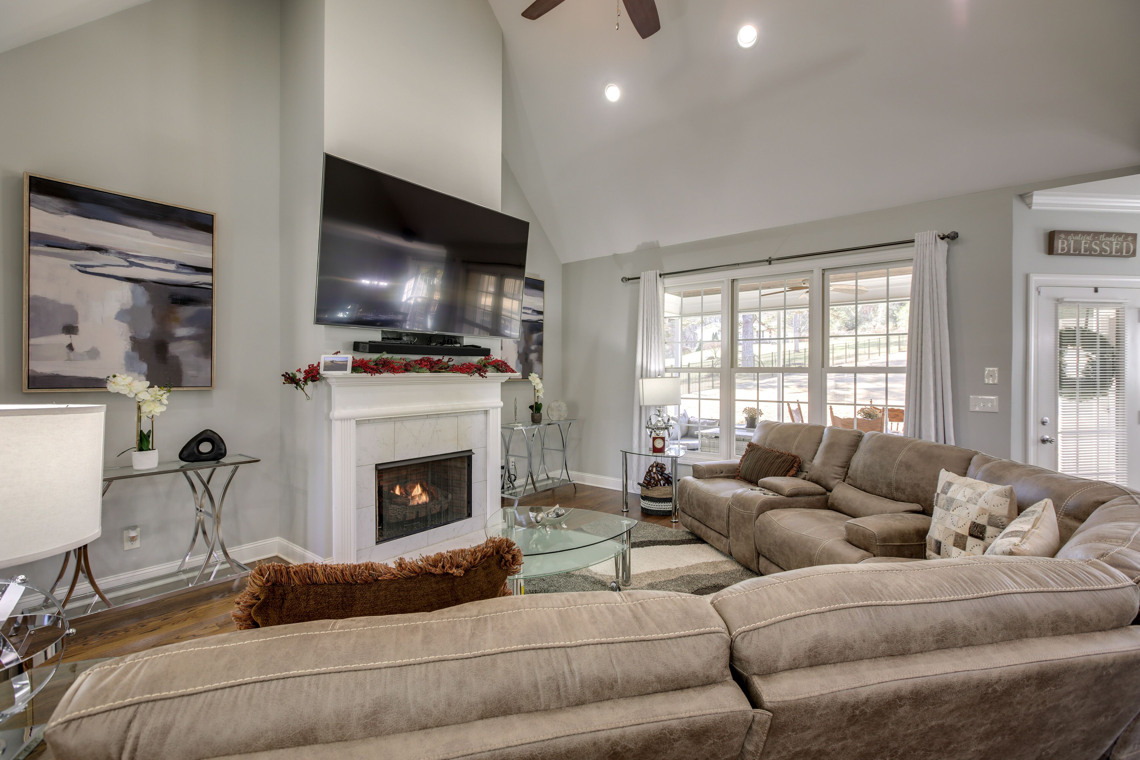 Soddy-Daisy Home w/ Fireplace - Pets Welcome!