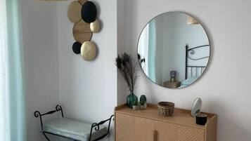 3 habitaciones, tabla de planchar con plancha, wifi y ropa de cama