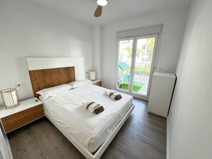 3 bedrooms, iron/ironing board, WiFi, bed sheets