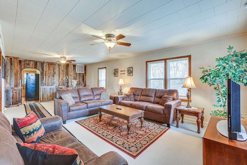 Comanche County Home Near Hunting & Fishing!