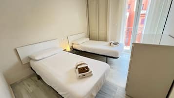 3 slaapkamers, een strijkplank/strijkijzer, wifi, beddengoed