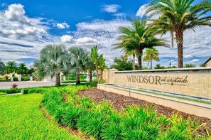 Experience a tranquil atmosphere amidst lush greenery and beautifully landscaped gardens at Windsor at Westside.