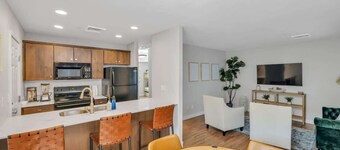 Modern BOHO downtown condo w/secured parking