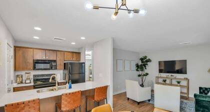 Modern BOHO downtown condo w/secured parking