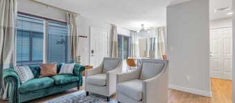 Modern BOHO downtown condo w/secured parking