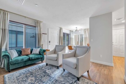 Modern BOHO downtown condo w/secured parking