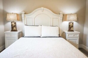 3 bedrooms, iron/ironing board, WiFi, bed sheets - Coconut Cottage-Quiet/Garage (St. Augustine)