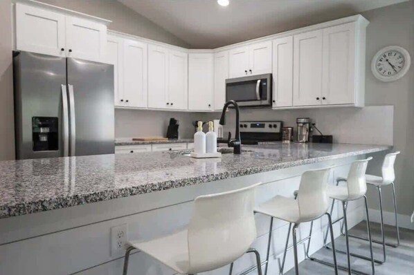 Fridge, microwave, oven, stovetop - Bahama Breeze-Quiet/Garage (St. Augustine)