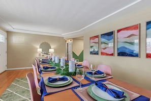 Dining - ᨒFIREHAUSᨒHotTubᨒCinemaᨒBBQᨒBadmintonᨒGames (Arvada)