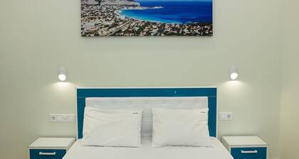 Апартамент Pink & Blue - 2BDR with Balcony - Wi-Fi