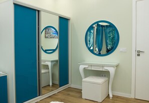 5 habitaciones, tabla de planchar con plancha, wifi y ropa de cama 