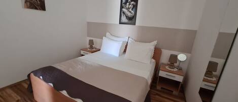 1 bedroom, WiFi, bed sheets