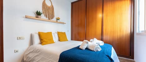 Iron/ironing board, free WiFi, bed sheets