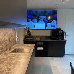 Club Double Room, 1 Double Bed, Patio | Shared kitchen | Full-size fridge, microwave, oven, stovetop - CPH Like Home (Kastrup)