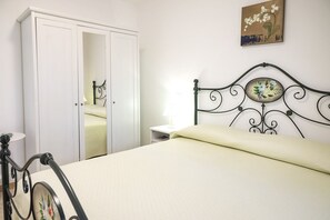 2 bedrooms, WiFi, bed sheets - SE033 - Senigallia, new three-room apartment close to the sea (Cesano)