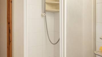 Shower, bidet, towels