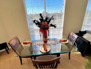 Dining - Dazzling Downtown Loft (Houston)