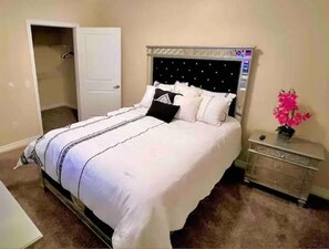 1 bedroom - Dazzling Downtown Loft (Houston)