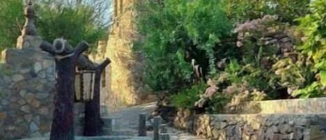 المنطقة المحيطة بالمنشأة