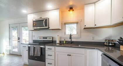 River Run Retreat: A Stylish Cottage on the Yellowstone