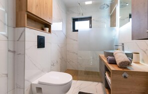 Shower - Stunning home in Kamenmost (Kamenmost)