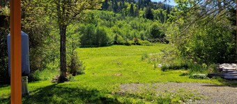 Peaceful, Cozy place in the woods. A short distance to everything good outdoors.