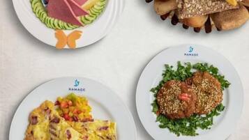 Free daily cooked-to-order breakfast