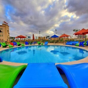 Seasonal outdoor pool, free cabanas, pool umbrellas - Ramage Hotel & Resort (Cairo)