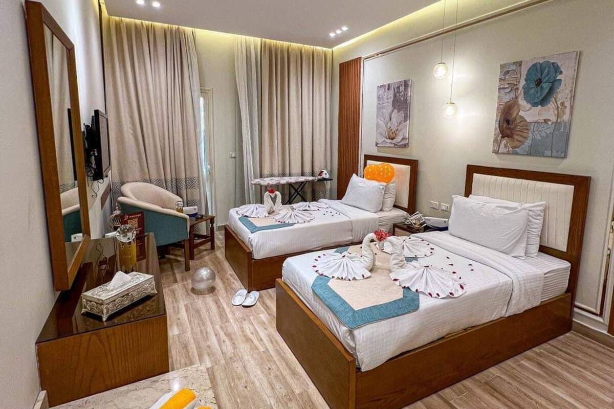 Double Room With Garden View | 이집트산 면 시트, 고급 침구, 오리/거위털 이불, 메모리폼 침대