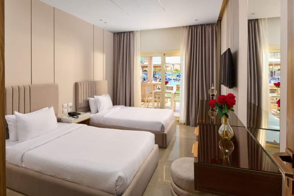 Habitación triple de lujo | Sábanas de algodón egipcio y ropa de cama de alta calidad